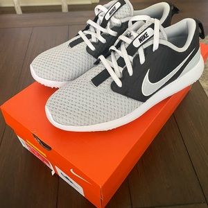 Brand new Nike youth Roche G Jr golf shoes. Size 6